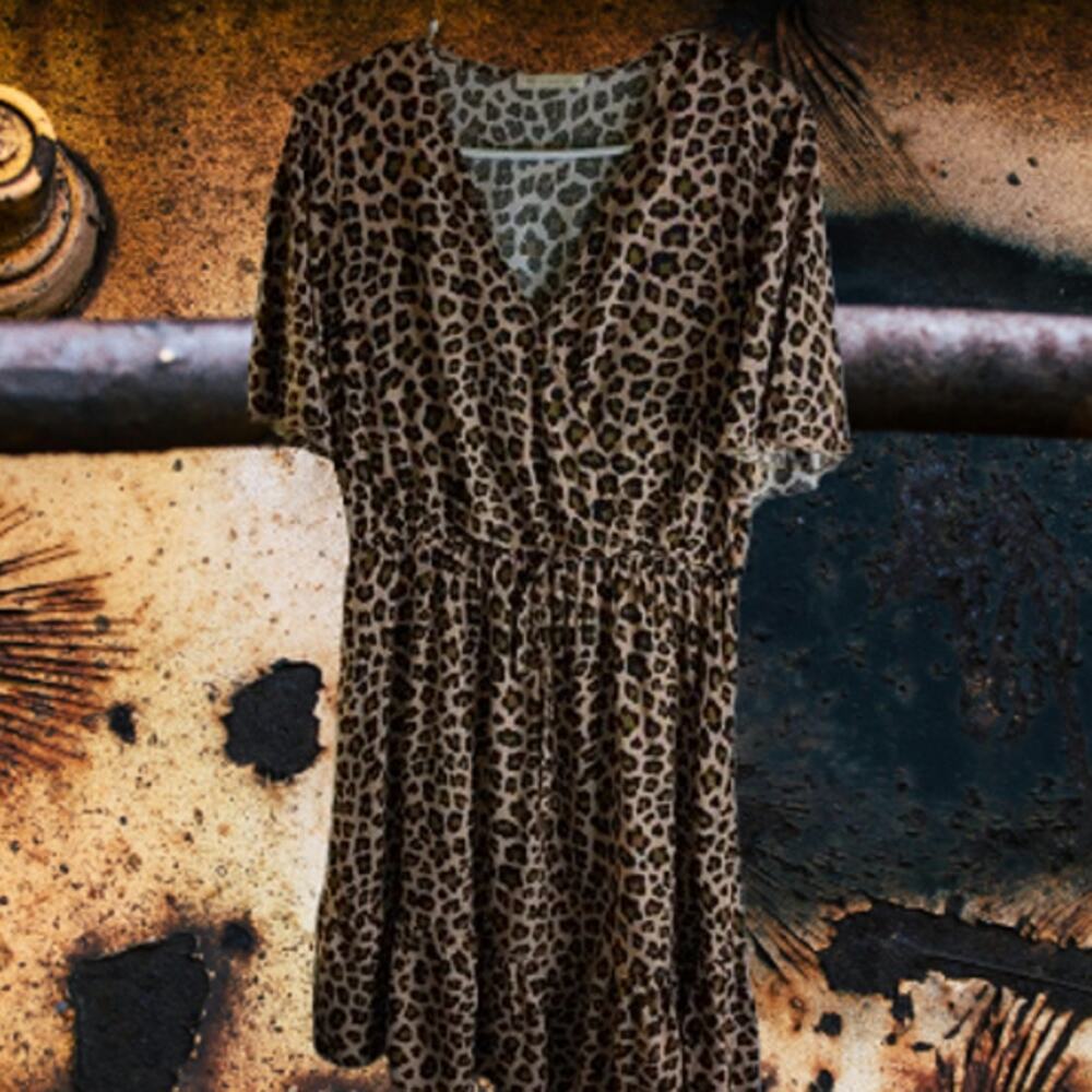 Kirundo M NWOT short sleeve viscose animal print lined bottom portion  dress